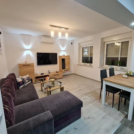 Apartament Ada Apartment Glogowek Bagian luar foto