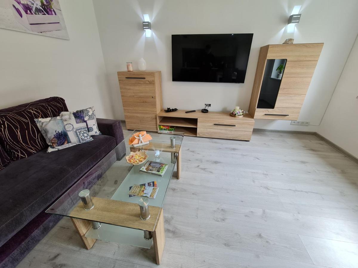 Apartament Ada Apartment Glogowek Bagian luar foto